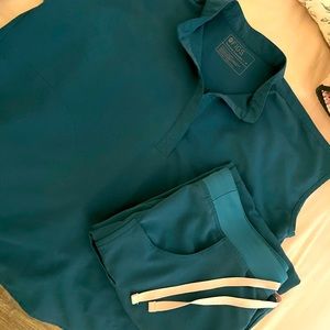 *GENTLY WORN* FIGS CARIBBEAN BLUE SCRUB SET